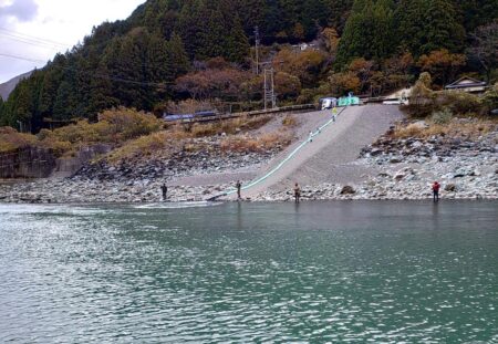 放流日の天竜川ルアーフライテンカラ専用区